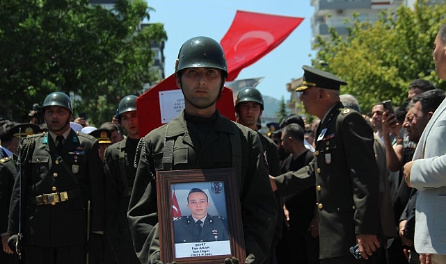 Şehit Üsteğmen Ege Akar İzmir&#039;de Son Yolculuğuna Uğurlandı