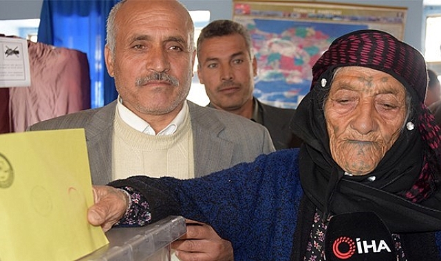 Türkiye&#039;nin En Yaşlı Kadını 131 Yaşında Hayatını Kaybetti