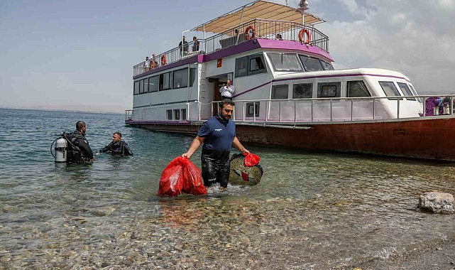 Van Gölü&#039;nden Çıkan Atıklar Pes Dedirtti: Oto Lastiğinden Plastik Şişeye Her Şey Var!