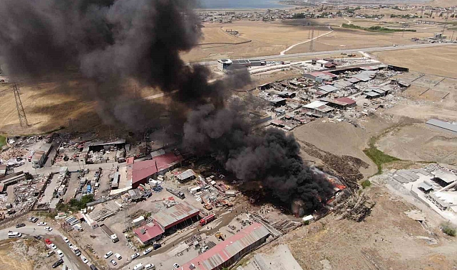 Van Hurdacılar Sitesi'nde Büyük Yangın: 3 Saatte Kontrol Altına Alındı
