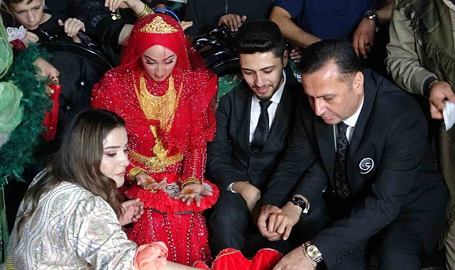 Van&#039;da Aşiret Düğününde Rekor Takı: Geline 1.5 Kilo Altın, Damada 7.5 Milyon TL