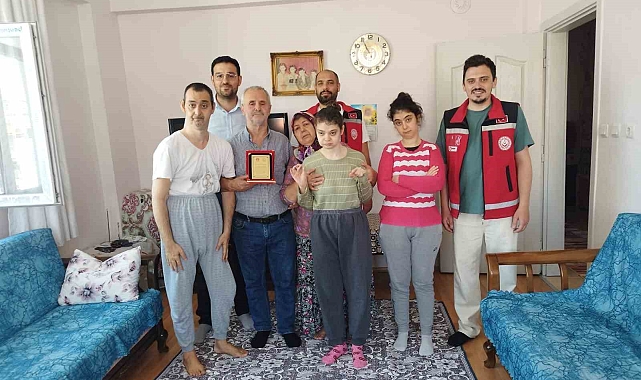 Yarım Asırlık Sevgiye Teşekkür Plaketi: Temizkan Çiftine Anlamlı Ziyaret