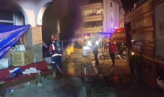 Zonguldak Devrek&#039;te Boya Malzemeleri Showroomunda Yangın: Apartman Sakinleri Panik Yaşadı