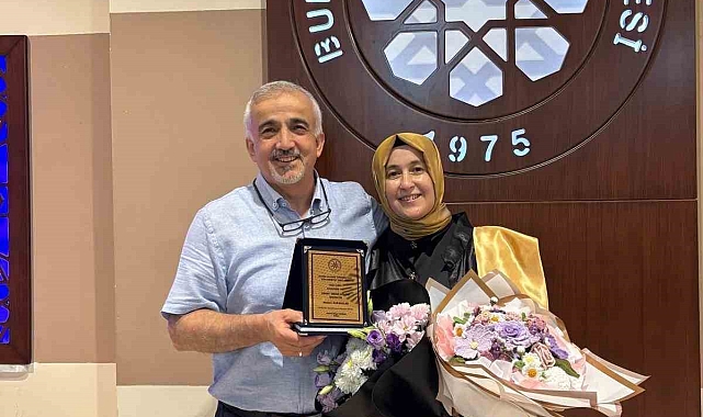 50 Yaşındaki 5 Çocuk Annesi, Üniversiteyi Bölüm Birinciliğiyle Bitirdi