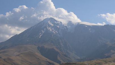 Ağrı Dağı Buzulu Erime Tehlikesi Altında: 2050 Tahmini Endişe Yaratıyor