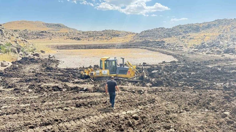 Patnos&#039;ta Kuraklığa Karşı Seferberlik: Köylere Su Ulaştırılıyor