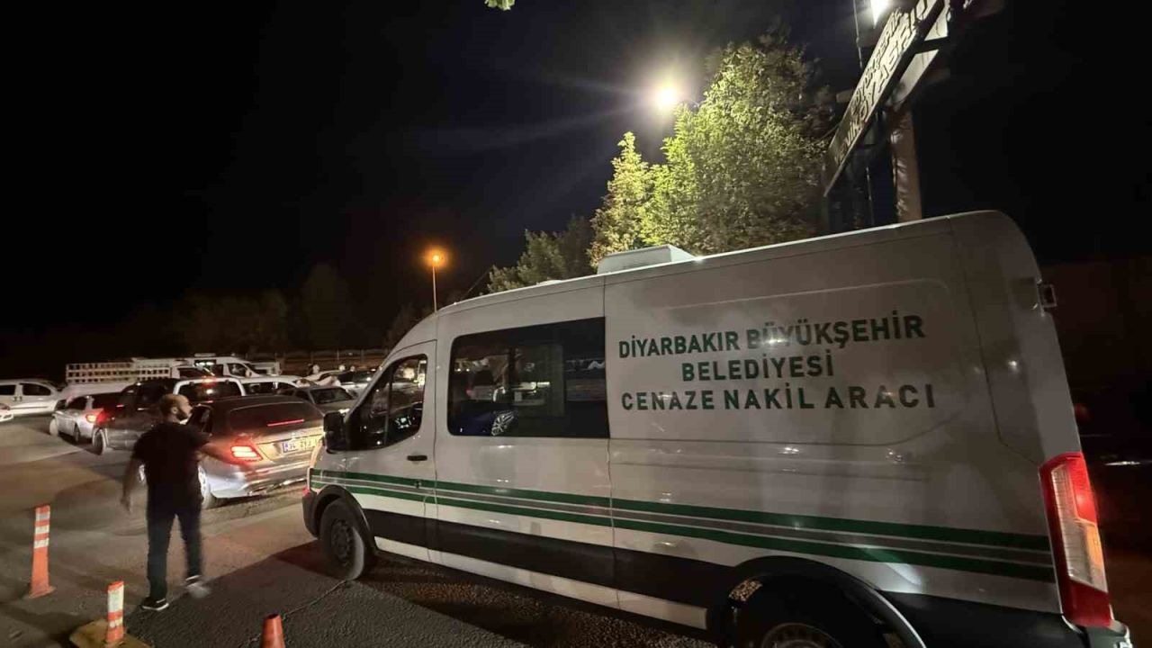Diyarbakır&#039;da Babasının Görevli Olduğu Birime Gelen İhbarla Boğulduğu Ortaya Çıkan Genç Son Yolculuğuna Uğurlandı