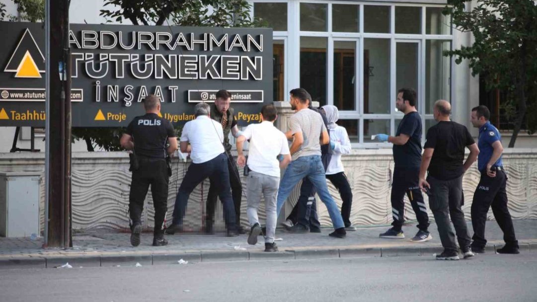 Konya&#039;da Pompalı Tüfekle İş Yerini Kurşunlayan Genç Dehşet Saçtı
