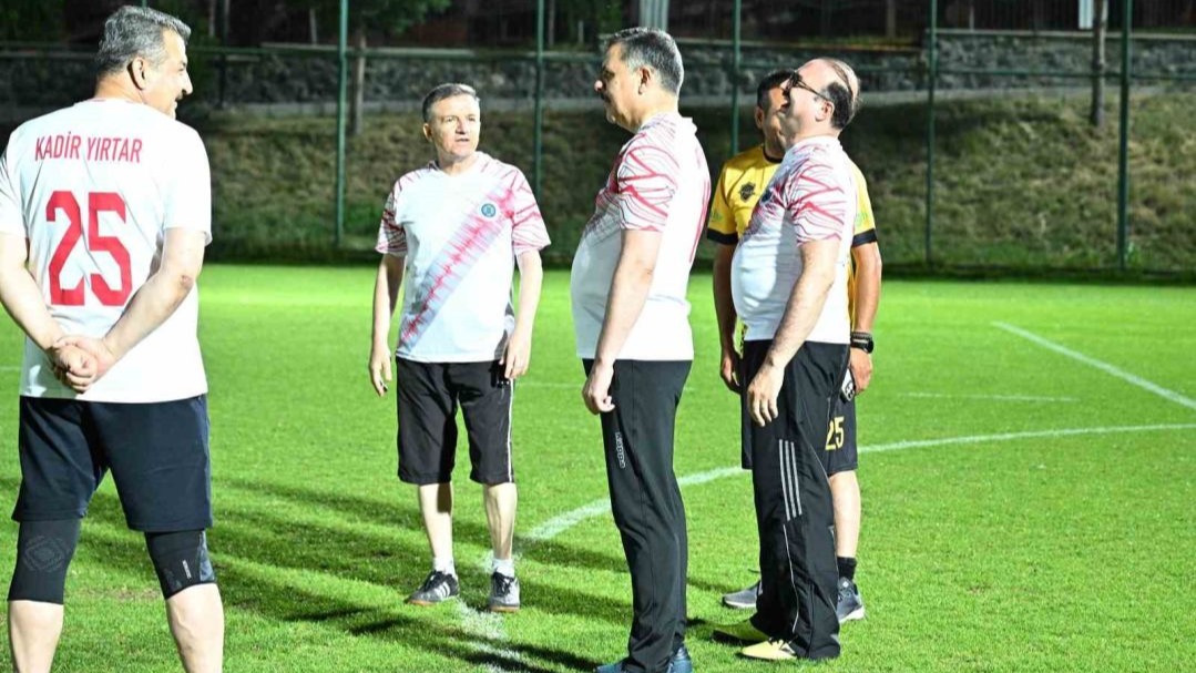 Erzurum&#039;da Dostluk Maçları Devam Ediyor: Bürokratlar Off-Road Takımını Yendi