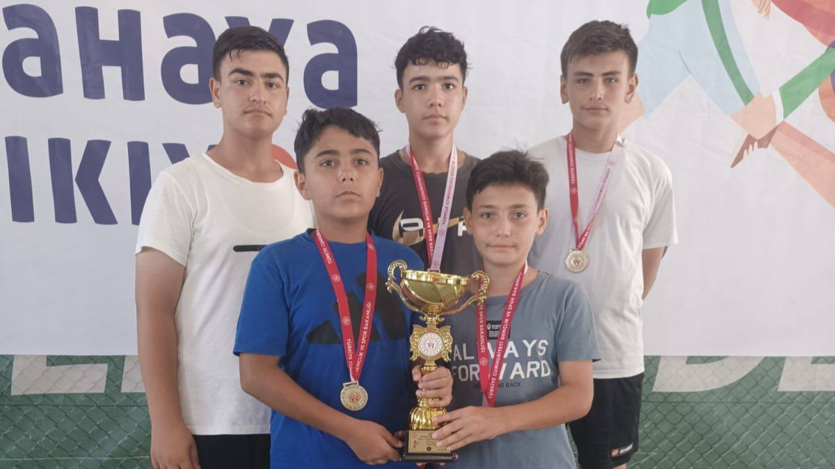 Iğdırlı Genç Tenisçiler Türkiye Finallerinde