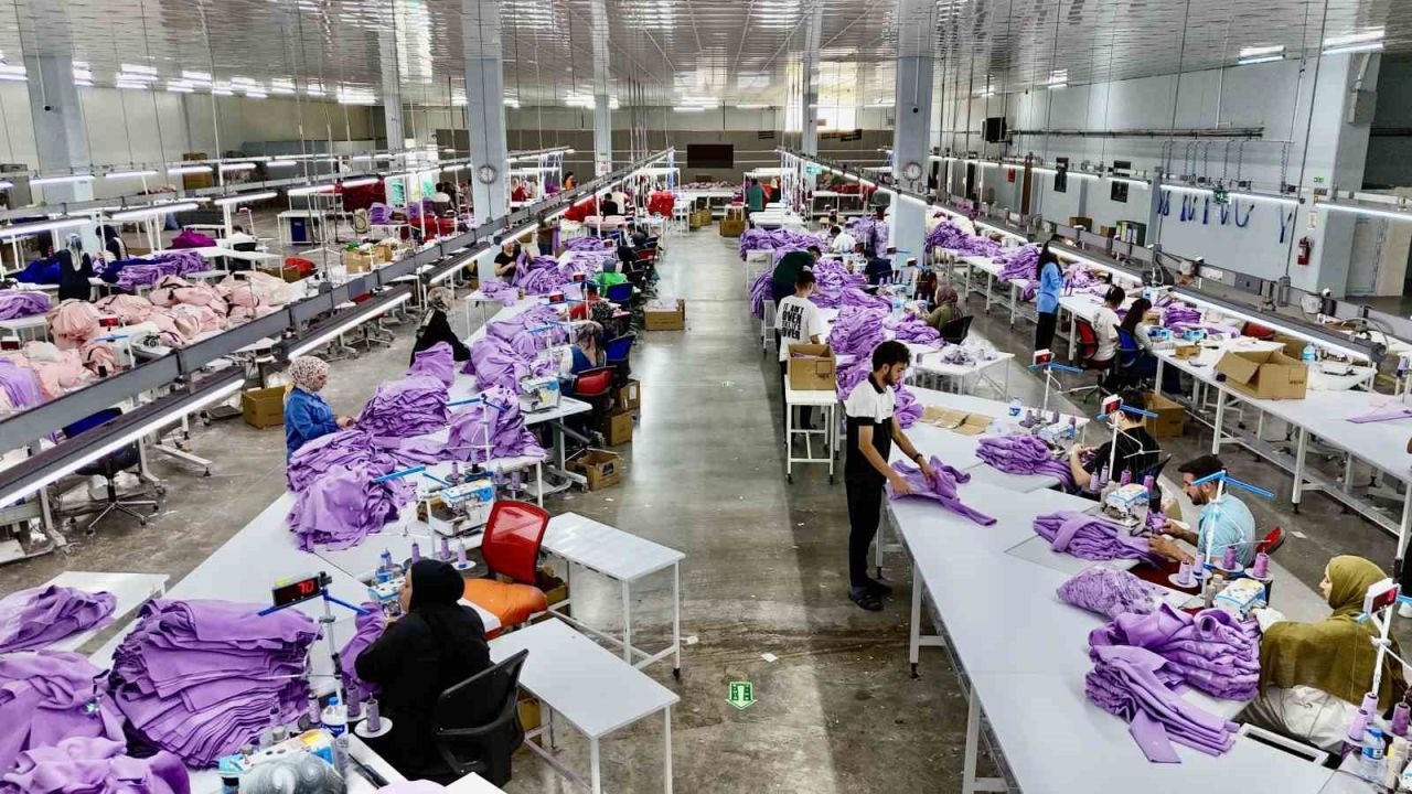 Ağrı&#039;da Kurulan Tekstil Fabrikası, Kadın ve Engelli İstihdamına Umut Oluyor
