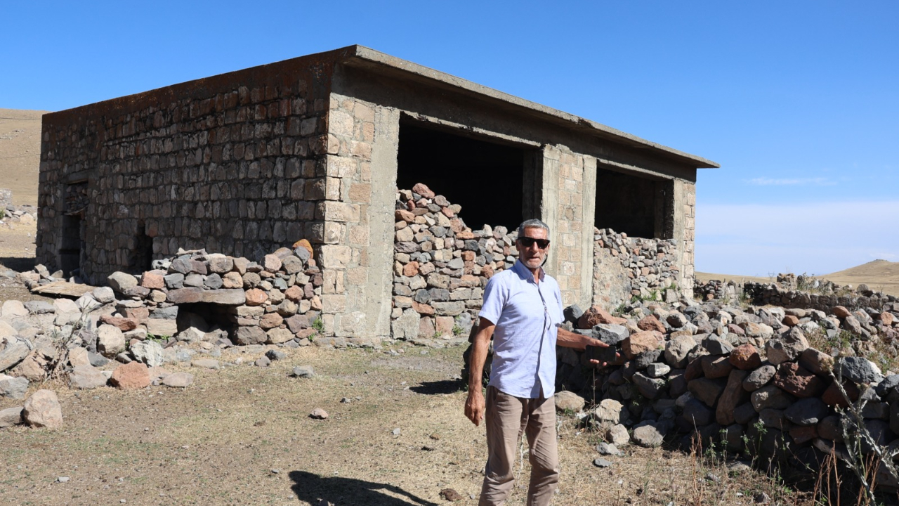 Iğdır&#039;da Ruslardan Kalma Tarihi Taş Bina Zamana Meydan Okuyor