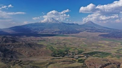 Ağrı Dağı’ndaki Takke Buzulu Hızla Eriyor: 2050’de Yarısı Yok Olabilir