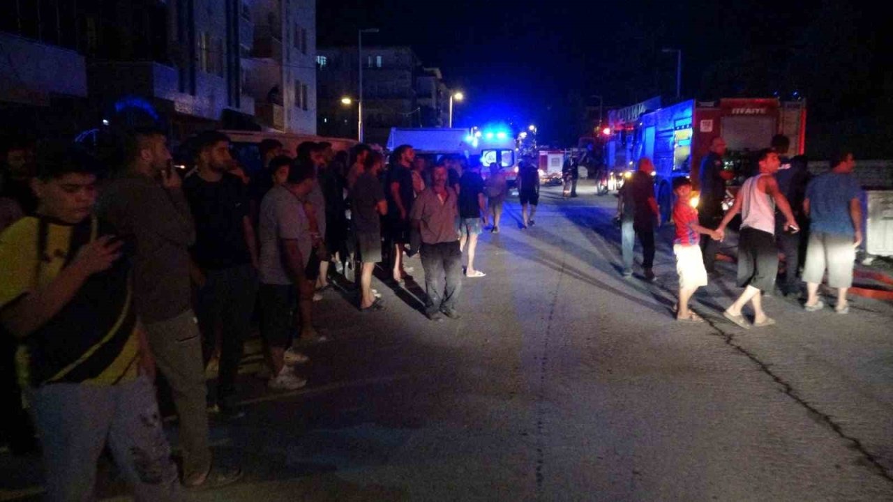 Şantiyede yangın paniği: Mahalleli sokağa döküldü