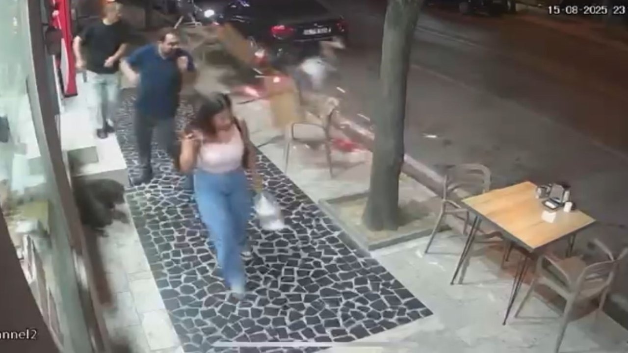 Düzce’de Elektrikli Otomobil ve Motosiklet Çarpıştı: 3 Yaralı