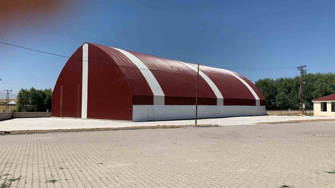 Patnos Dedeli&#039;de Gençlere Modern Halı Saha