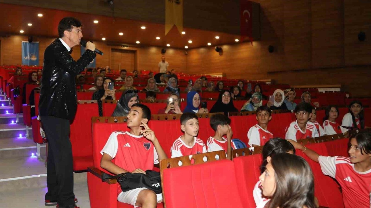 Van Büyükşehir Belediyesi&#039;nden &quot;Meddah&quot; Gösterisi