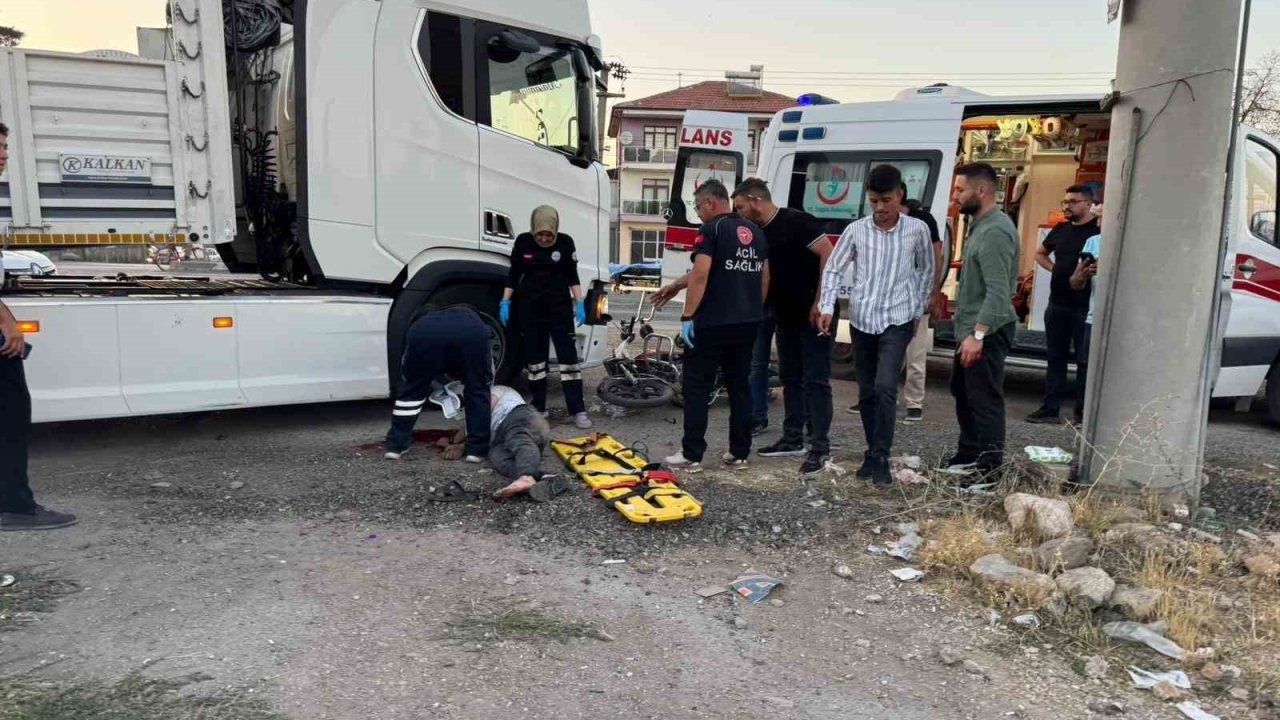 Konya’da Tır ve Motosiklet Çarpıştı: Motosiklet Sürücüsü Hayatını Kaybetti