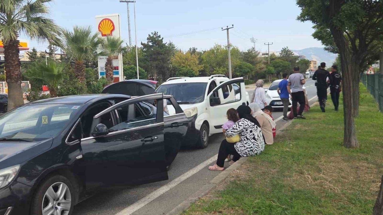 Orhangazi&#039;de Zincirleme Kaza: 1 Bebek ve 1 Çocuk Yaralı