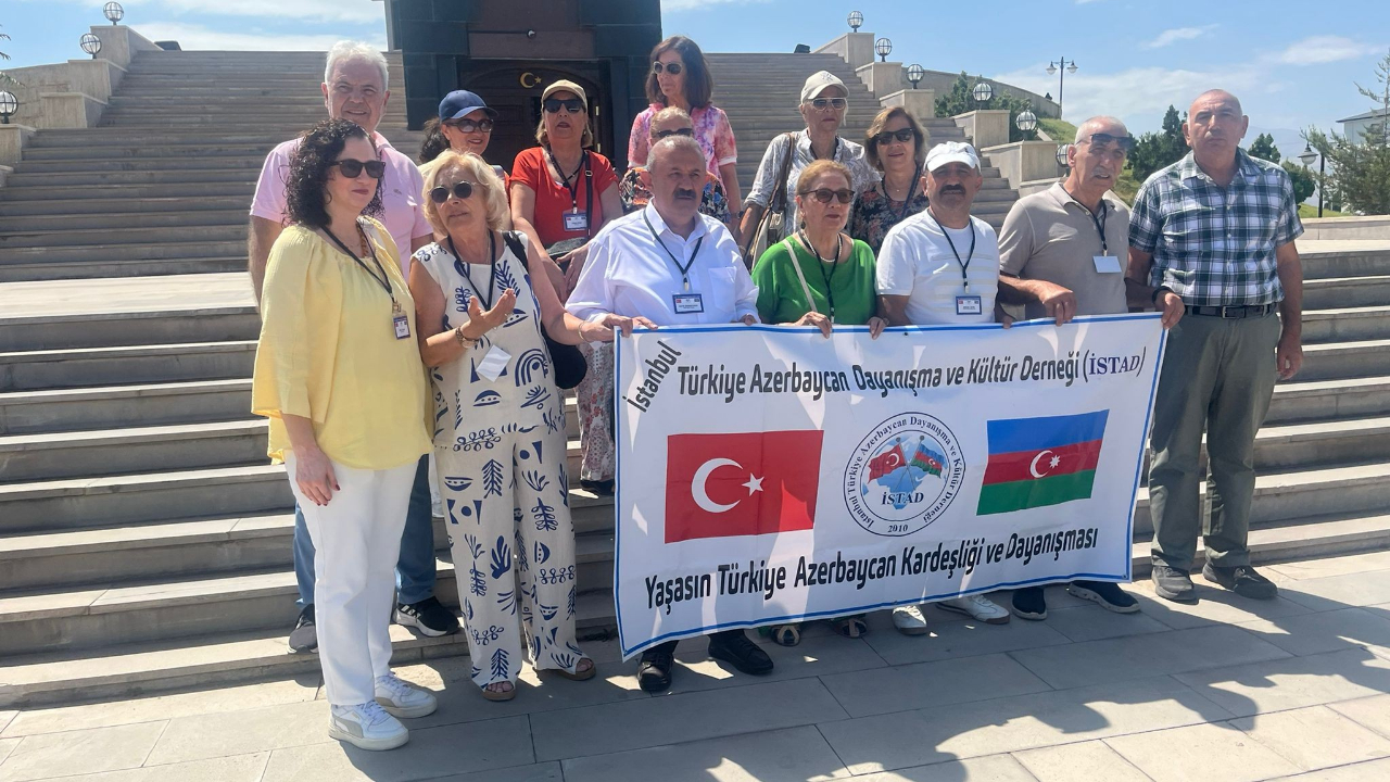 İSTAD Heyeti Iğdır’daki Kılıçlar Anıtını Ziyaret Etti