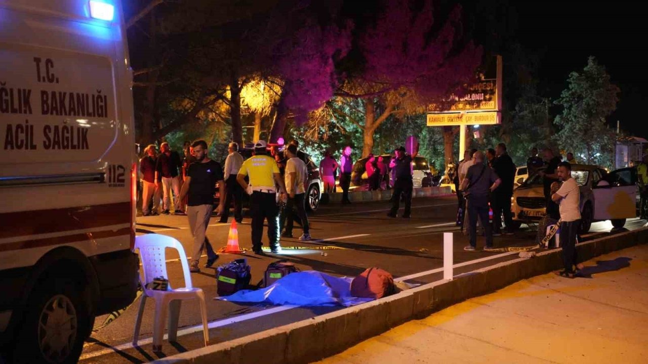 Burdur&#039;da Düğün Çıkışında Kaza: Yaşlı Adam Otomobil Çarpması Sonucu Hayatını Kaybetti