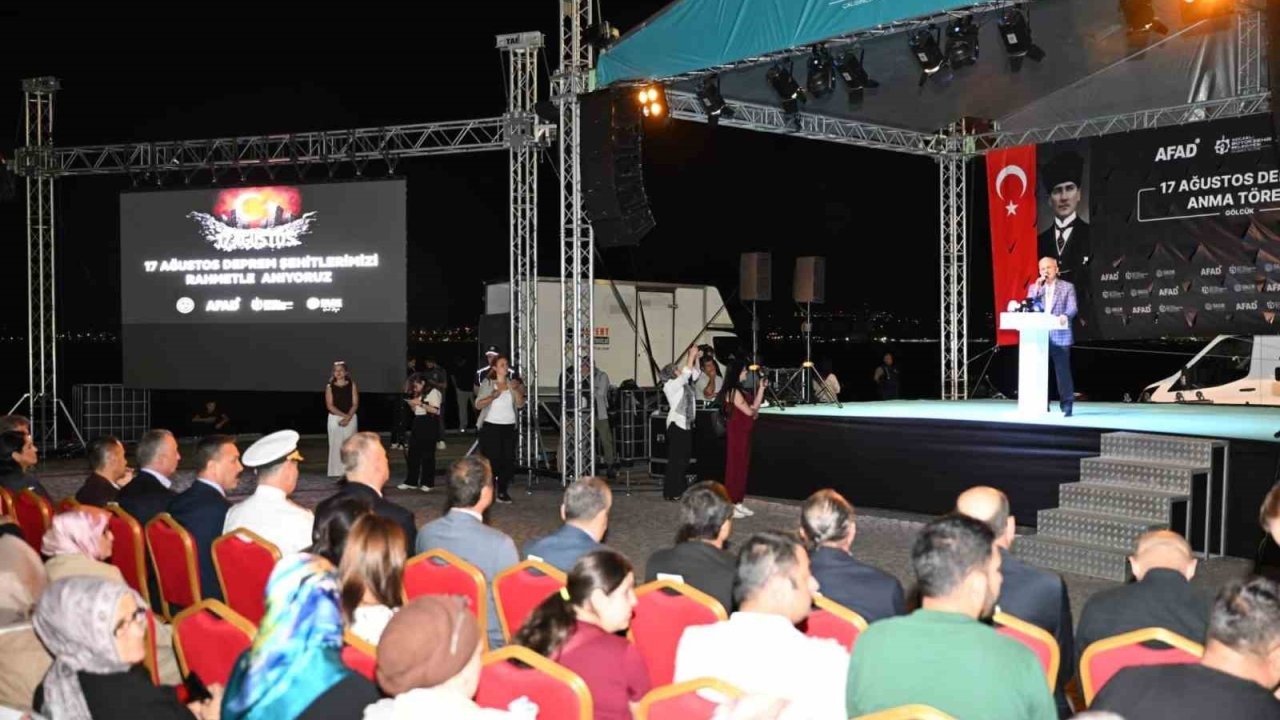 Marmara Depremi&#039;nin 26. Yılında Büyük Anma: &#039;Kentsel Dönüşüm&#039; ve &#039;Afet Hazırlığı&#039; Vurgusu