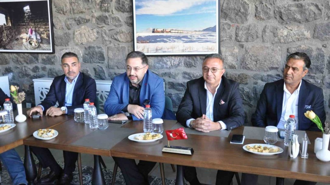 İstanbul’da Kurulan Gazi Kars Eğitim ve Kültür Vakfı, Kars’ta Tanıtıldı