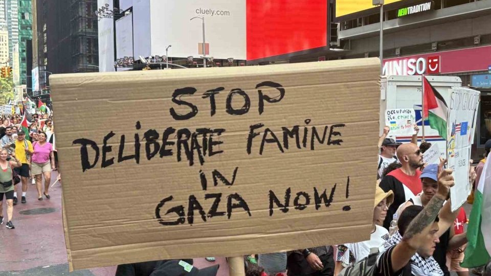 New York&#039;ta On Binlerce Kişi Gazze İçin Yürüdü