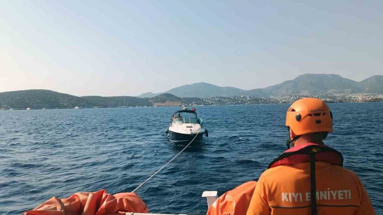 Bodrum&#039;da Sürüklenen Tekne Kurtarıldı