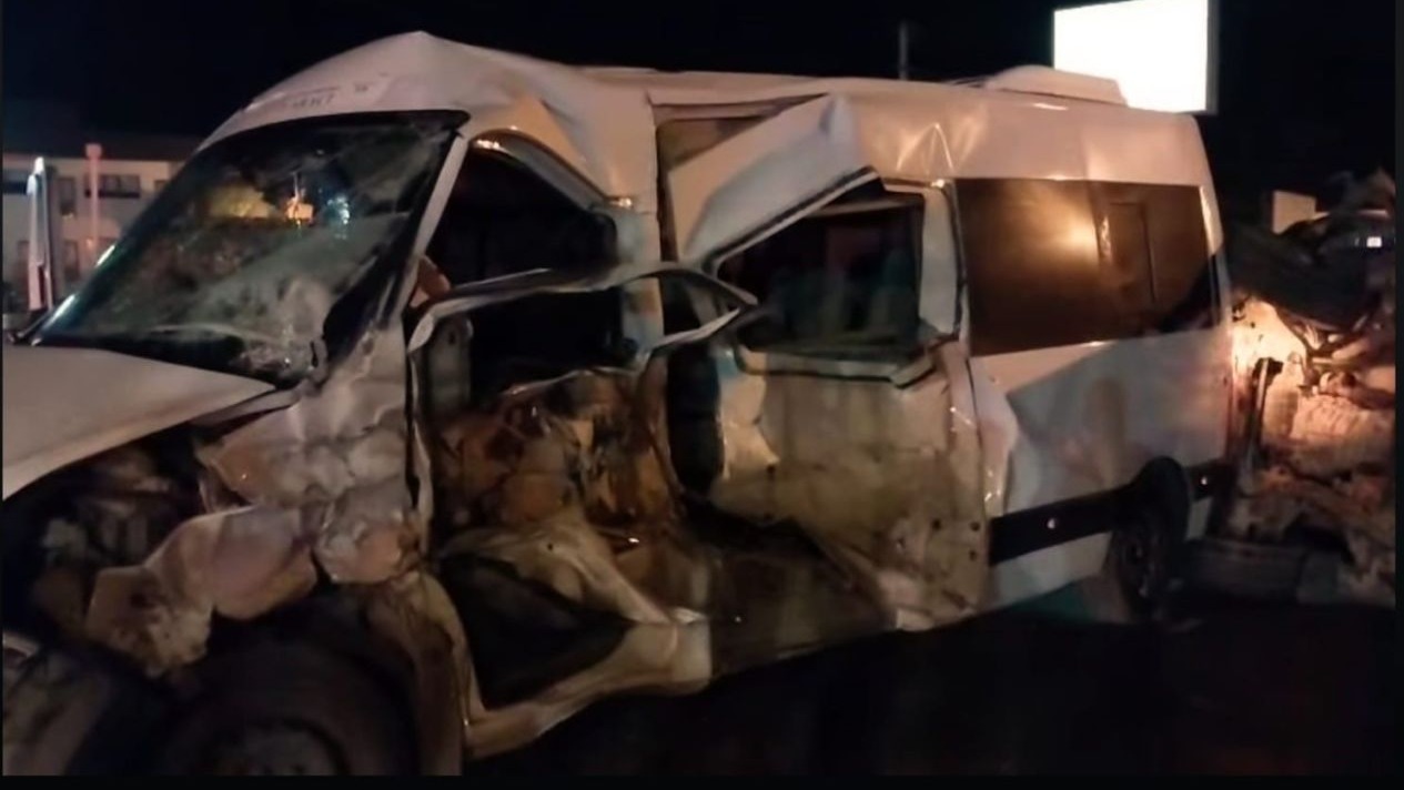 Söke’de Trafik Kazası: Otomobil Servis Minibüsüne Çarptı, 3 Yaralı