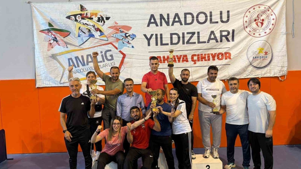 Muşlu Karateciler ANALİG Türkiye Finalleri&#039;nden Tarihi Başarılarla Döndü