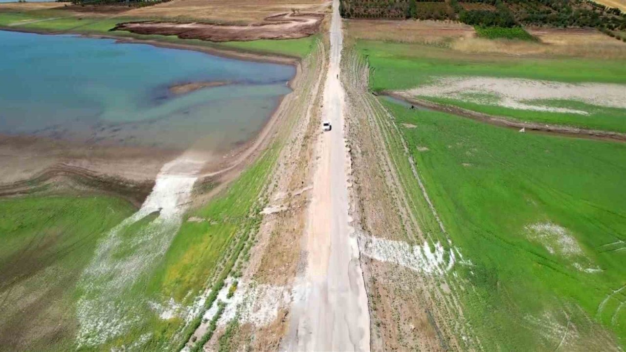 Kuruyan Çamgazi Baraj Göleti, Eski Karayolunu Yeniden Ortaya Çıkardı