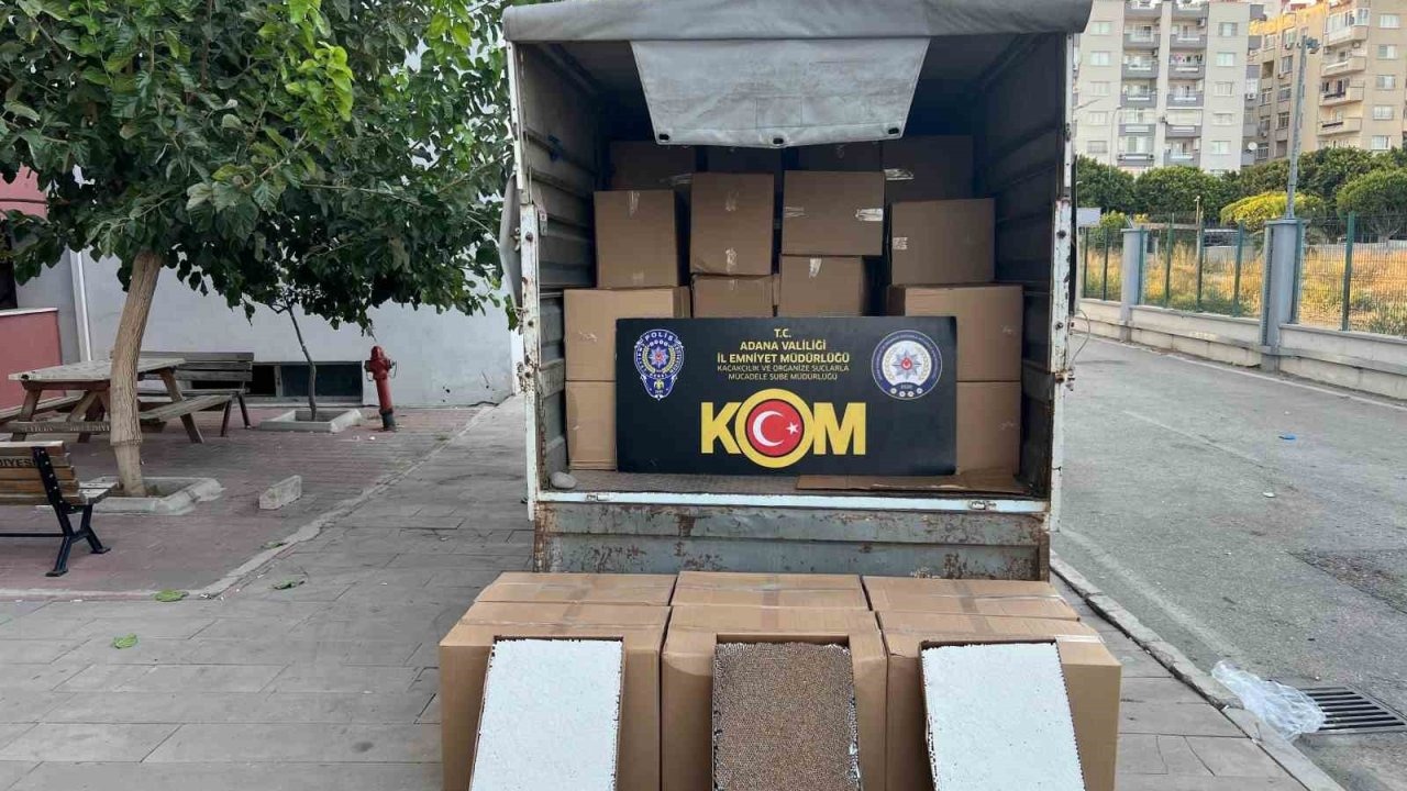 Adana&#039;da Gümrük Kaçağı Sigara Operasyonu: 1 Milyon 650 Bin Adet Kaçak Sigara Ele Geçirildi