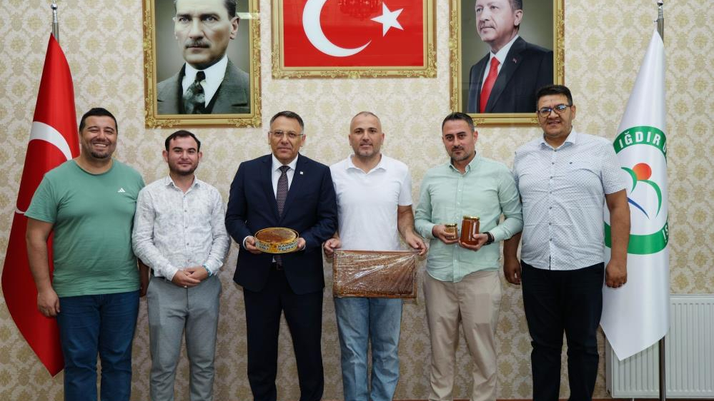 Iğdır Üniversitesi Ağrı Dağı’nda Bal Hasadına Başladı