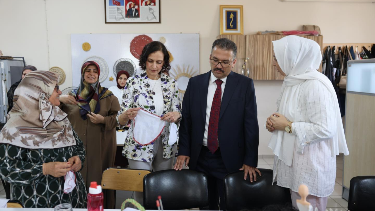 Vali Turan’dan Halk Eğitim kurslarına ziyaret