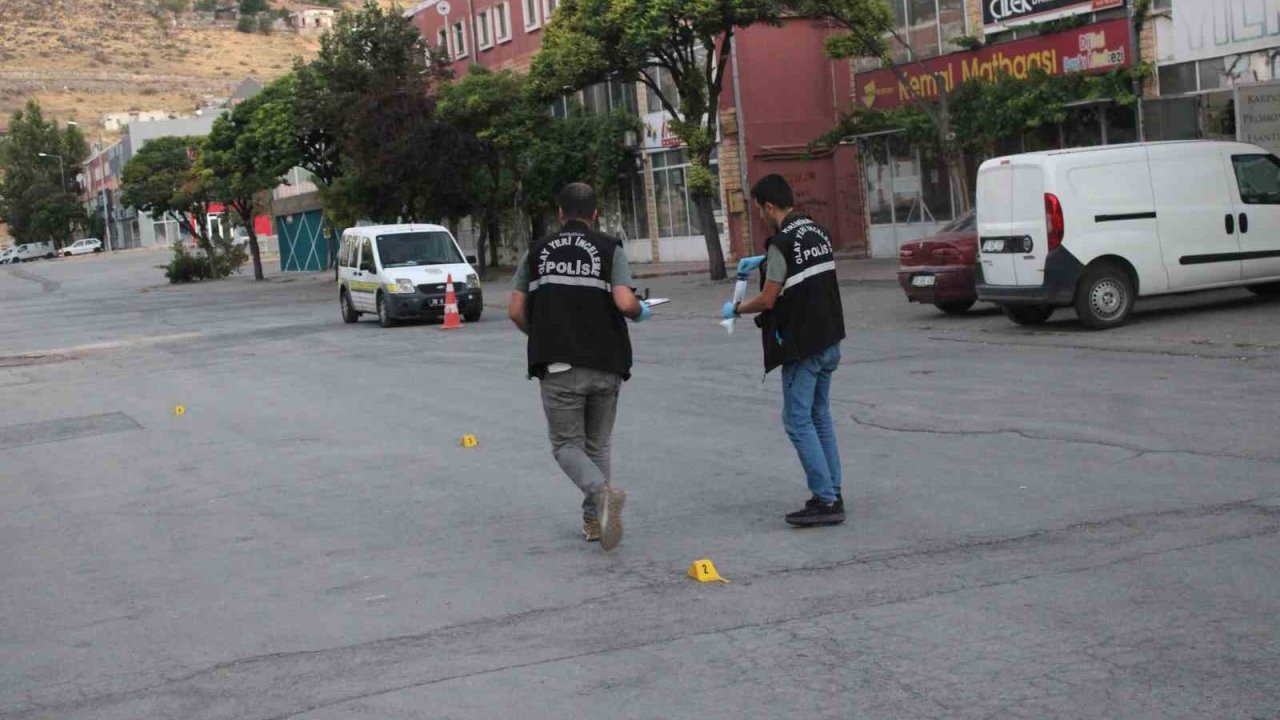 Alkollü Kavga Kanlı Bitti: Önce Kurşun Yağdırdılar, Sonra Motosikletliye Çarptılar