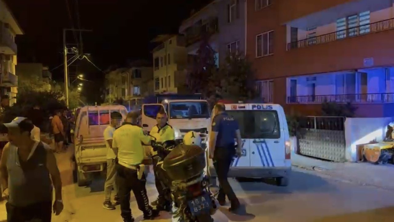 İznik&#039;te 16 Yaşındaki Çocuk, Babasının Kamyonetiyle Kaçarken Polis Aracına Çarptı