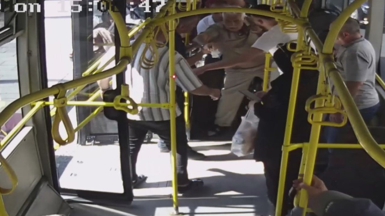 Kayseri&#039;de Otobüs Şoförü Fenalaşan Yolcuyu Güzergah Değiştirip Hastaneye Yetiştirdi