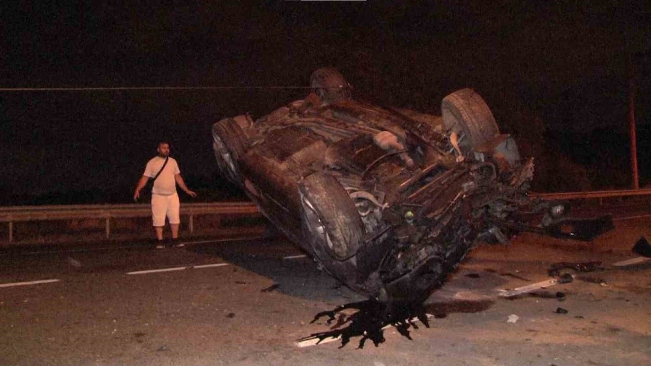 Beykoz&#039;da Korkunç Kaza: Takla Atan Ciplerinden Burunları Bile Kanamadan Çıktılar