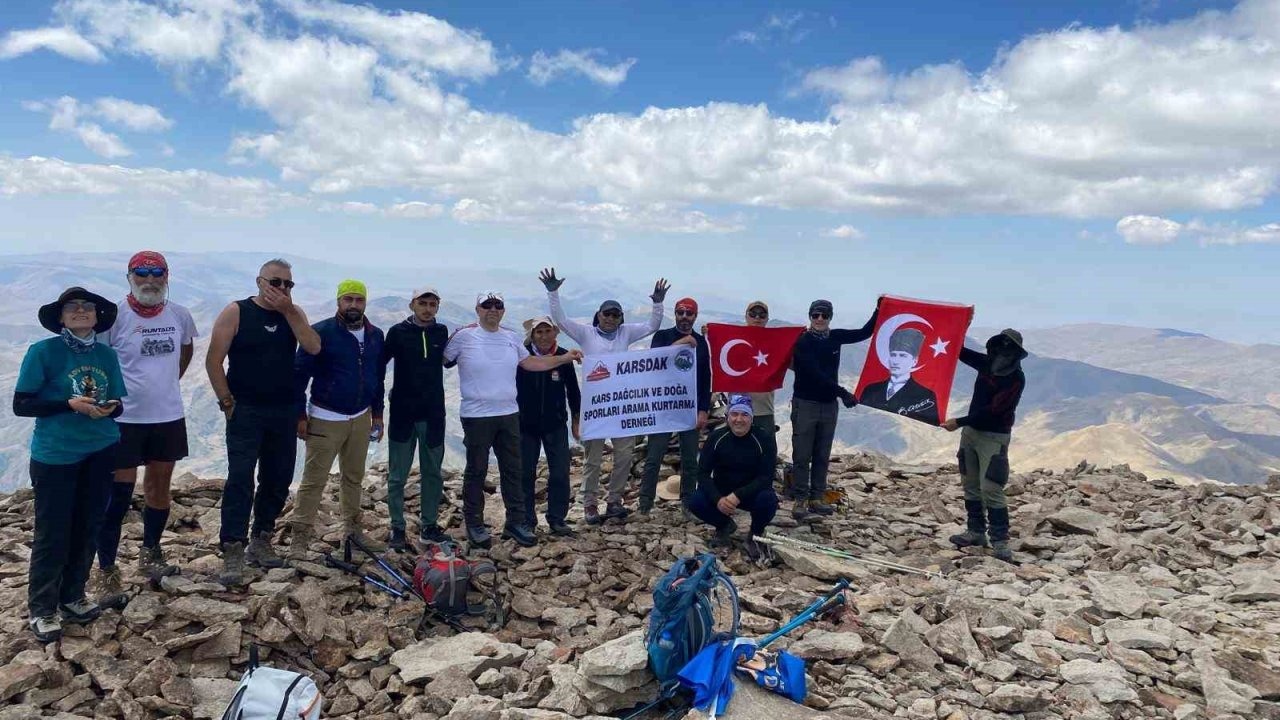 Profesyonel Dağcılar Eleşkirt Kösedağ&#039;a Yöneldi