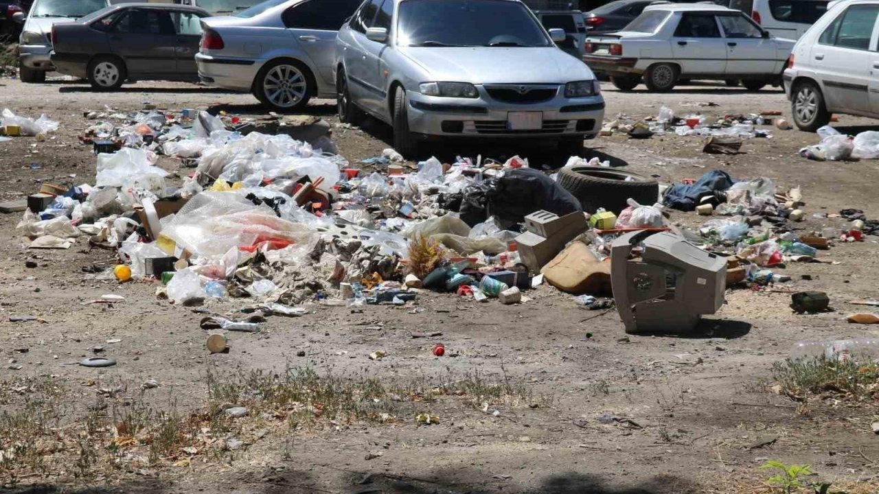 Eskişehir Küçük Sanayi Sitesi Çöplüğe Döndü