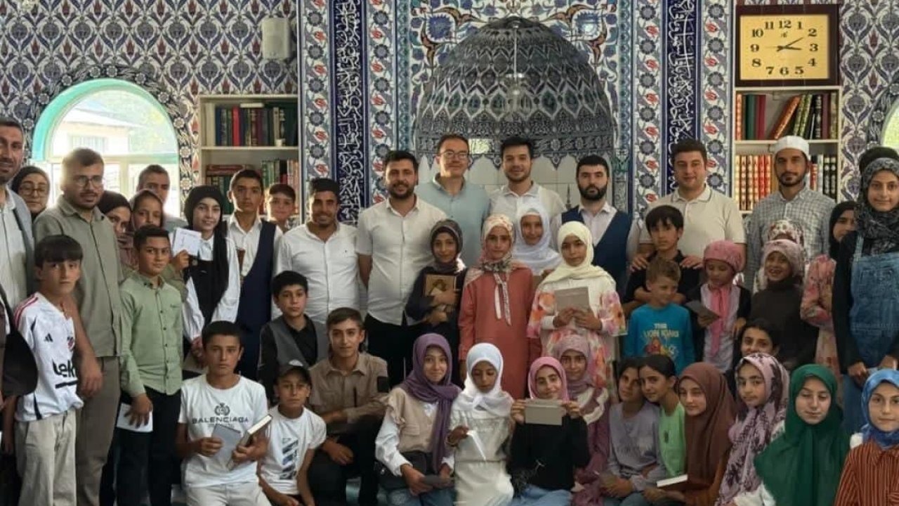 Hamur&#039;da Düzenlenen Yaz Kur&#039;an Kursu Yarışmalarında Öğrenciler Yarıştı