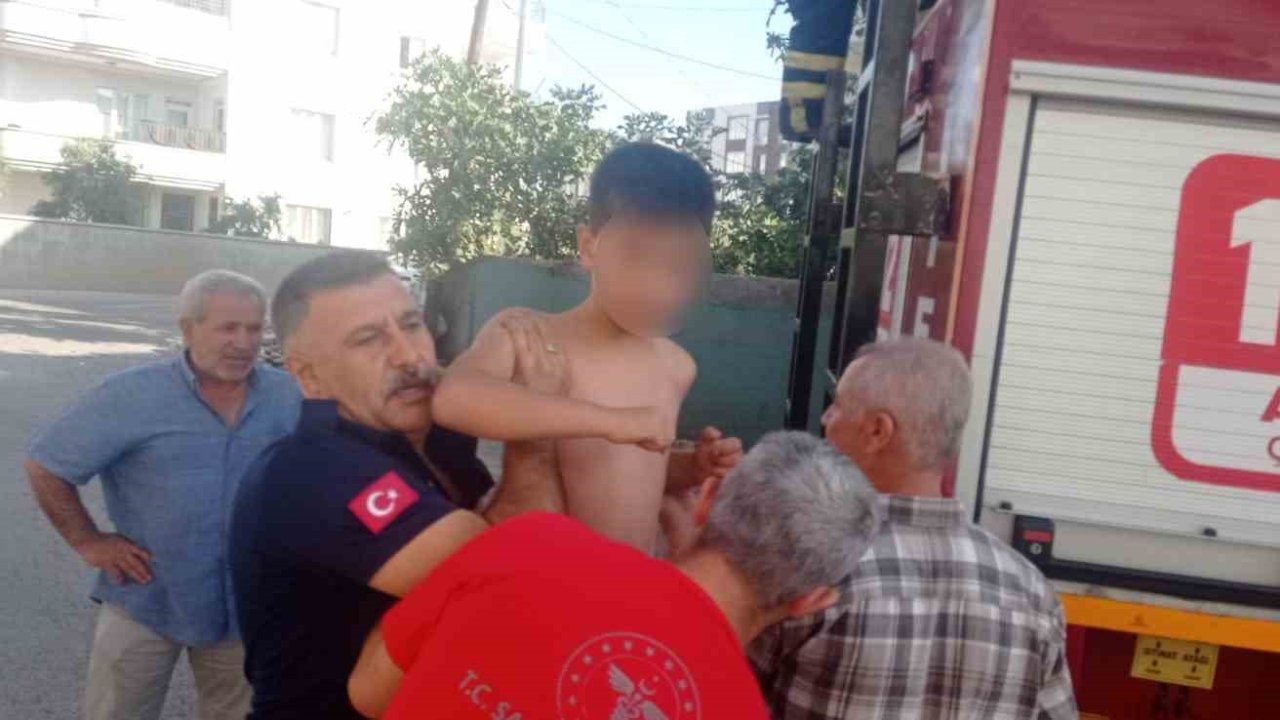 Kahta&#039;da Yangın Paniği: Yaşlı Kadın ve Çocuk İtfaiye Tarafından Kurtarıldı