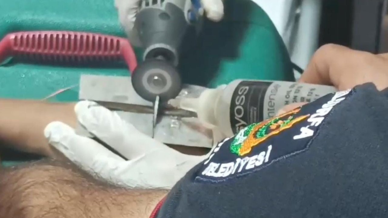 Şanlıurfa&#039;da Çocuğun Parmağına Sıkışan Cıvata Pulunu İtfaiye Kurtardı