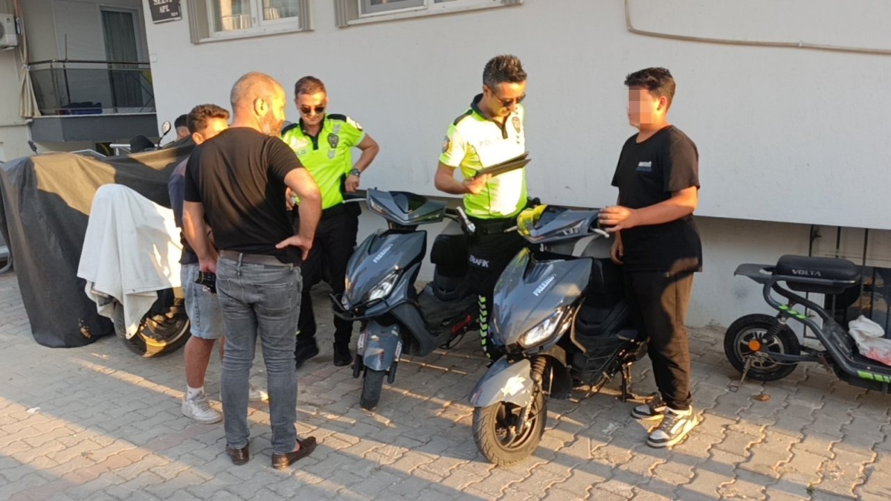 Manavgat’ta Abartı Egzozlu Motosiklet Kullanan Çocukların Babalarına 70 Bin TL Para Cezası