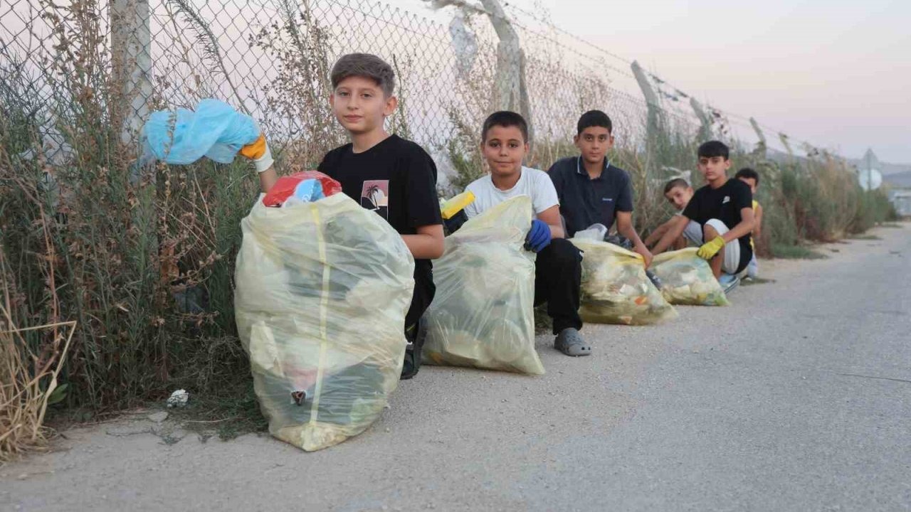 Hatay’da 12 Yaşındaki Miraç, Çöp Toplama Hareketiyle Çevreye Farkındalık Katıyor