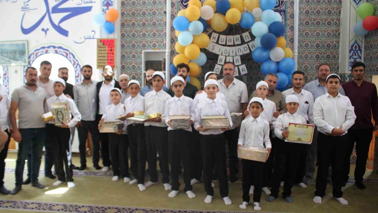 Malazgirt’te Yaz Kur&#039;an Kursu Öğrencileri Mezuniyet Heyecanı Yaşadı