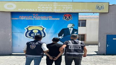 Kars’ta aranan şahıs halk otobüsünde yakalandı