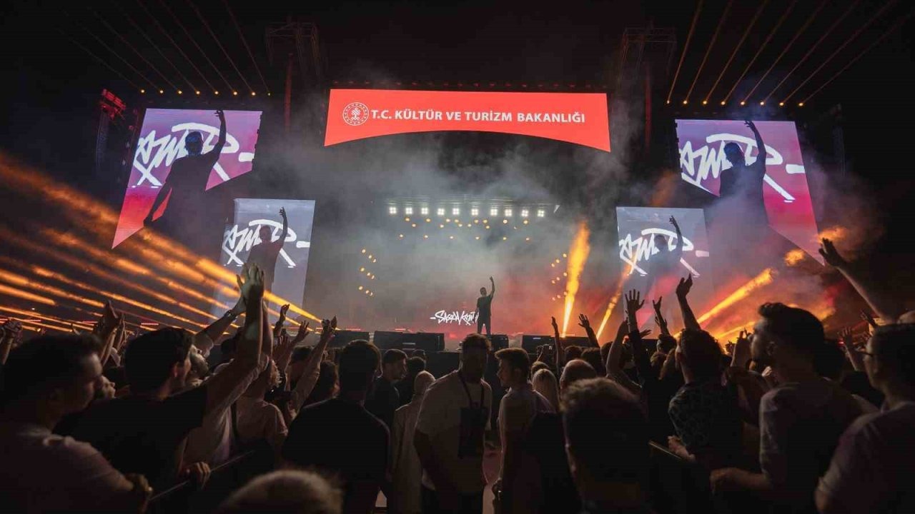 Erzurum Kültür Yolu Festivali’nde Sagopa Kajmer coşkusu