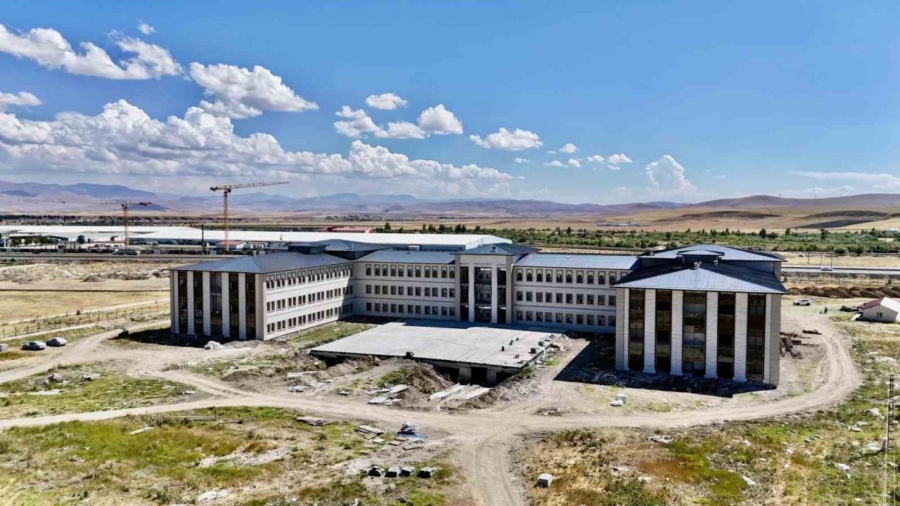 Ağrı İbrahim Çeçen Üniversitesi&#039;nde Tıp Fakültesi Yeni Binasıyla Sağlık Eğitimine Güç Katıyor